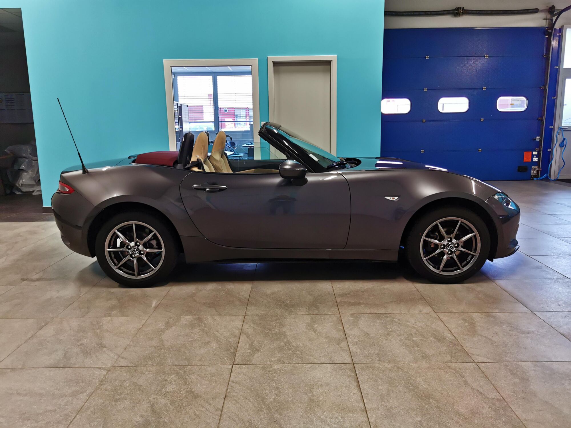 MAZDA MX-5 Sakura Illzach 0