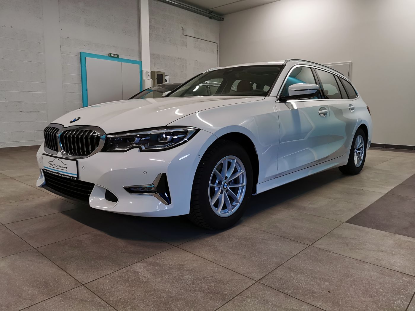 Lire la suite à propos de l’article BMW 320i Touring – Luxury
