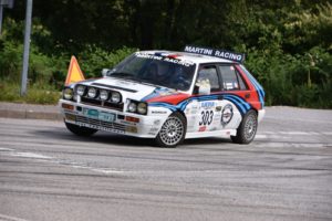 Vue sur une Lancia Delta lors d'un rallye