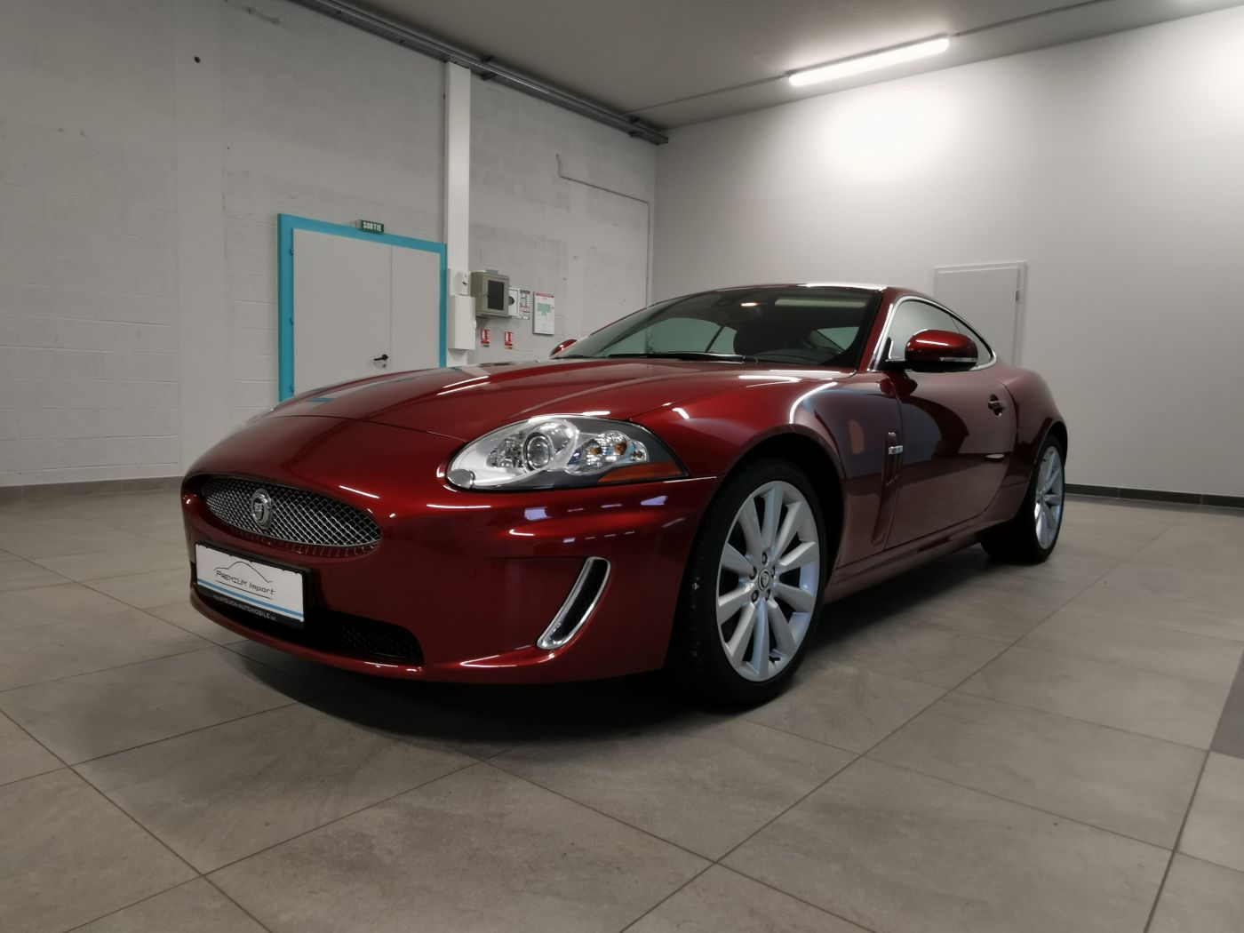 Lire la suite à propos de l’article Jaguar XK Coupé V8 5.0L – 385ch